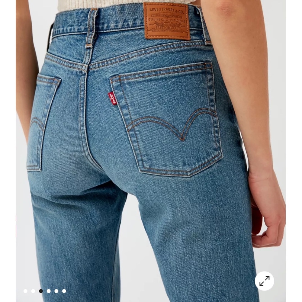 Urban Outfitters Levi’s High Rise Wedgie Icon Fit Distressed Jeans